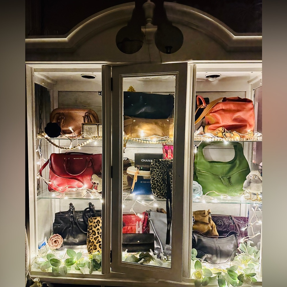LIVE listing - Like this post to be notified when I go live! Lots of bags